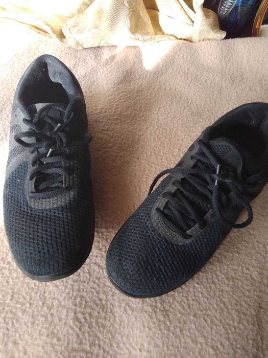 Чоловічі кросси б/в ,. розміри 43- 44- 28.5 см