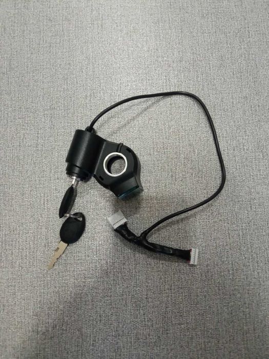 KuKirin G2 Woltomierz i Kluczyk zapłonowy i przedłużacz kabla