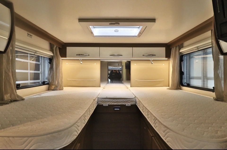 Kamper  Ford 5 osobowy, niski przebieg .