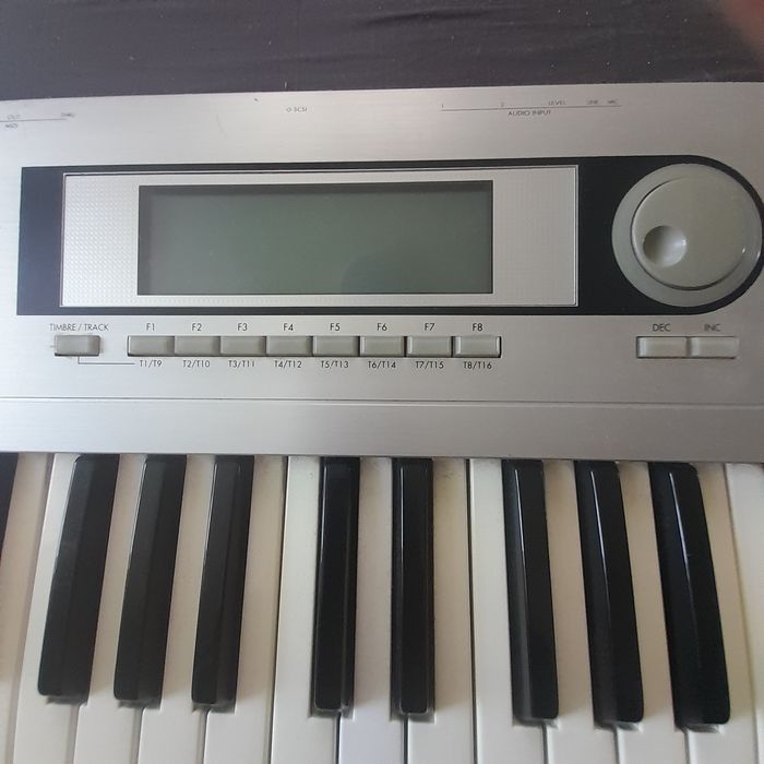 Продається корг трітон ле.korg triton le.