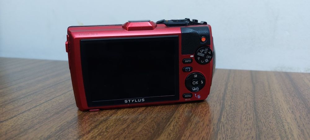 Máquina Fotográfica OLYMPUS TG-3