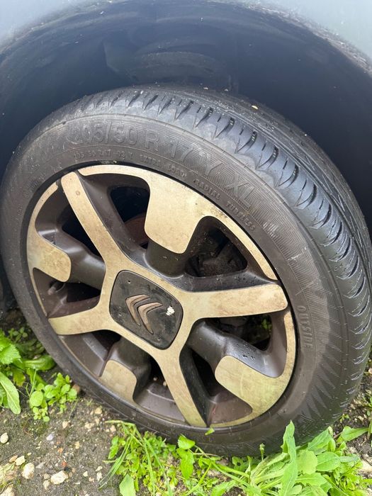Jantes 17 pneus ótimo estado Citroën C4 Cactus