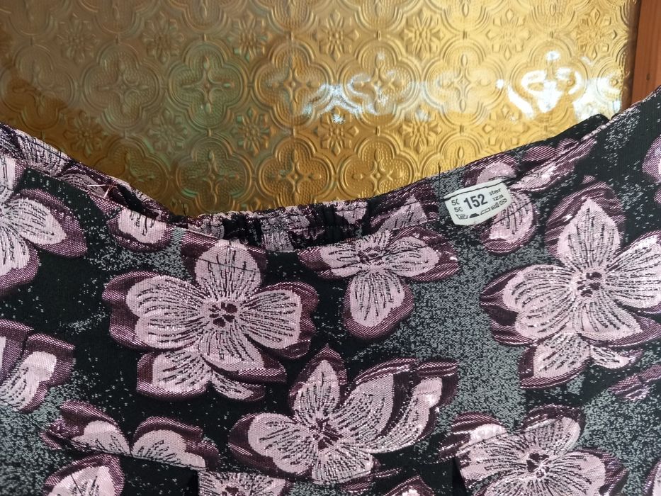 Spódniczka błyszcząca roz.152