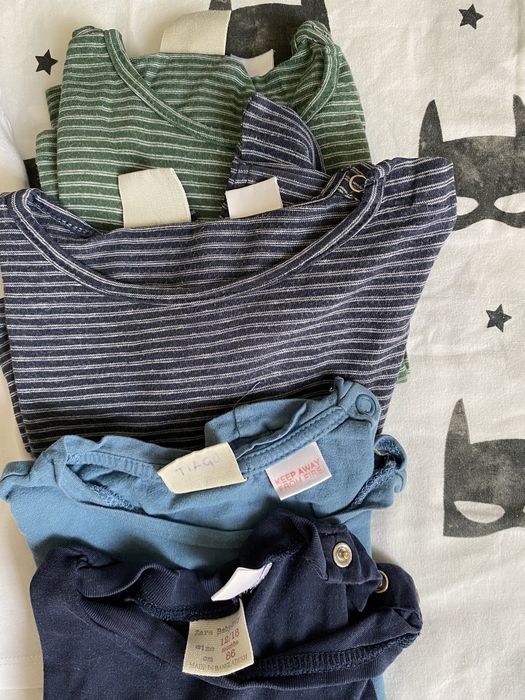 T-shirts ZARA 12-18 meses menino