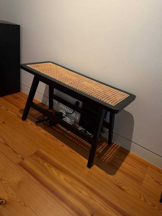 Conjunto H&M Home banco rattan + 2 pedestais pretos