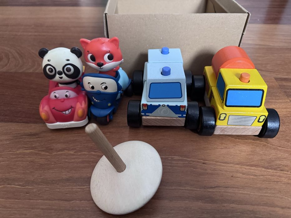 Zestaw pierwszych samochodzików dla maluszka
