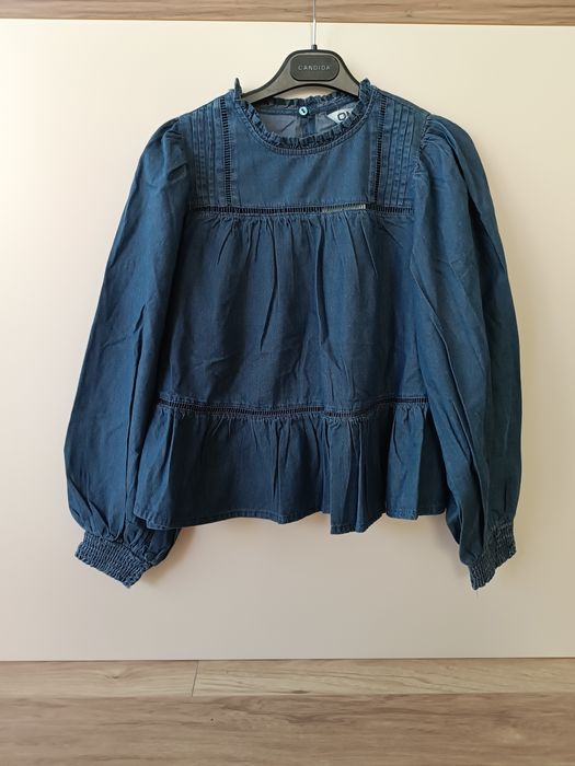 Krótsza bawełniana granatowa jeansowa bluzka z długim rękawem baskinka