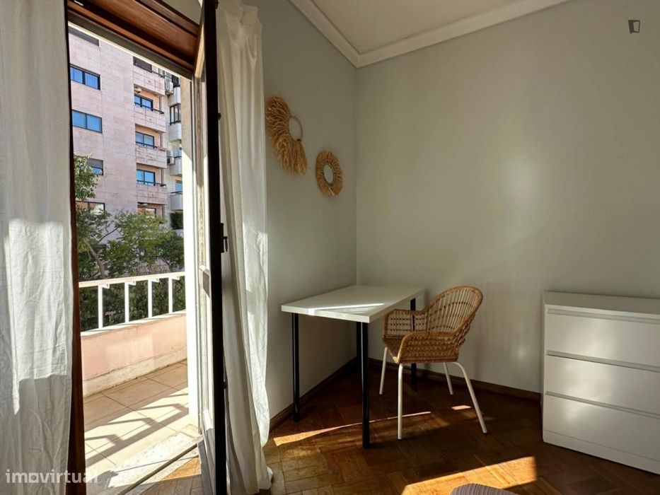 Quarto - localizado em Entrecampos Lisbon