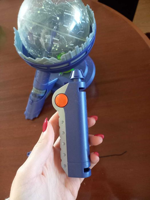 Brinquedo de planetário - projetor de estrelas e constelações