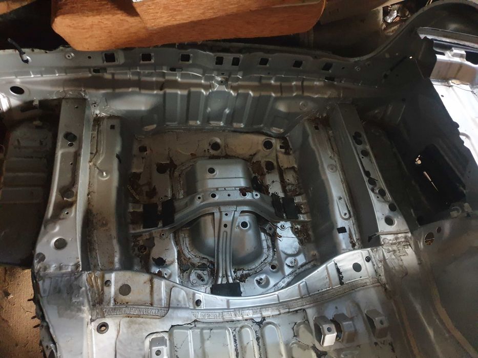 Lexus LS460 ćwiartka , próg , dach , błotnik lewy tył