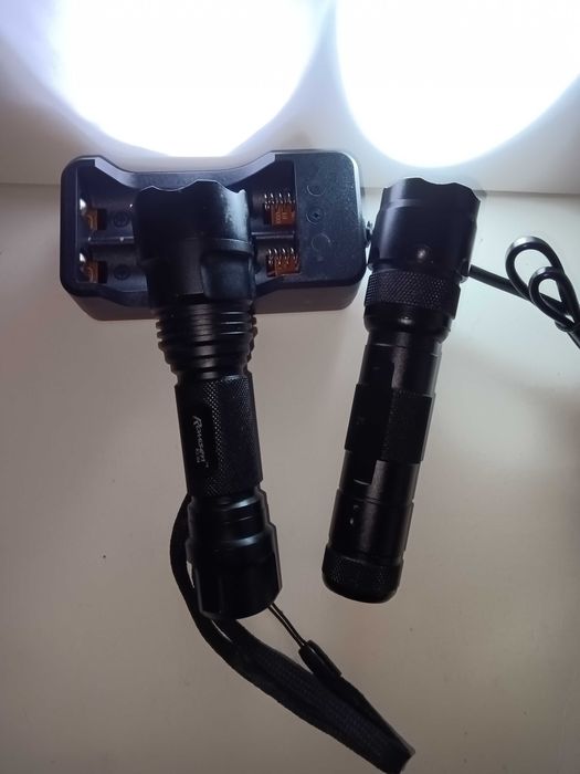 2 lanternas pilhas recarregáveis e carregador