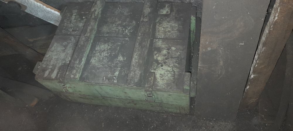 Stara wojskowa skrzynka z czasów II wojny światowej