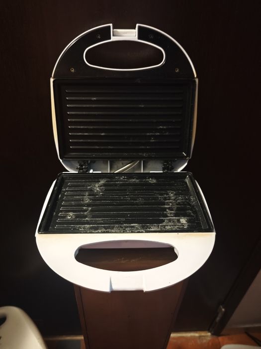 Electronic-brand toaster429959693499770881