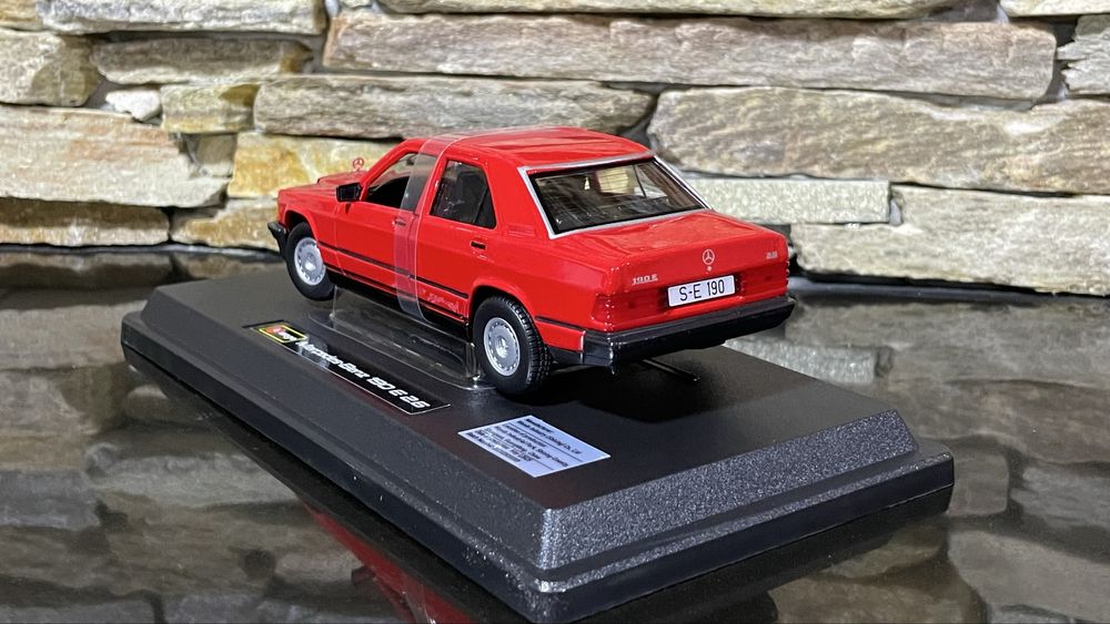 1:24 Mercedes Benz 190 машинка іграшка авто в колекцію залізна машинка