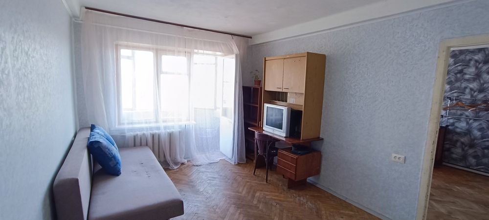 Воскресенський проспект 15(Перова), авторинок,  ТЦ "Квадрат"