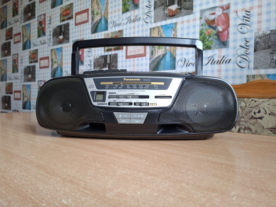 Компактная японская Panasonic RX-DS12,тюнер FM/AM,кассета,рабочее состояние.