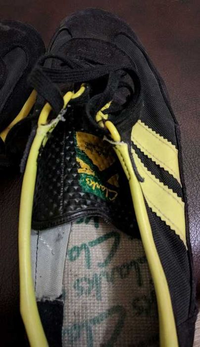 Стильные салатово-чёрные кеды Clarks с твердой подошвой, 43 размер.