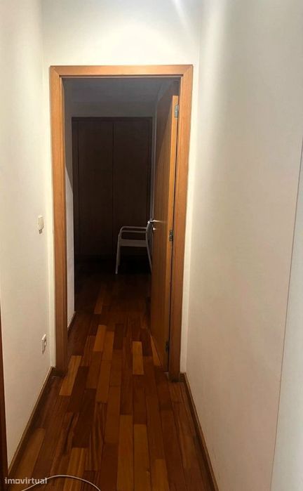 UM , T2 com terraço e garagem