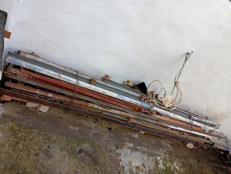 Vigas em ferro (laterais, travessas de Camas Antigas, Etc)