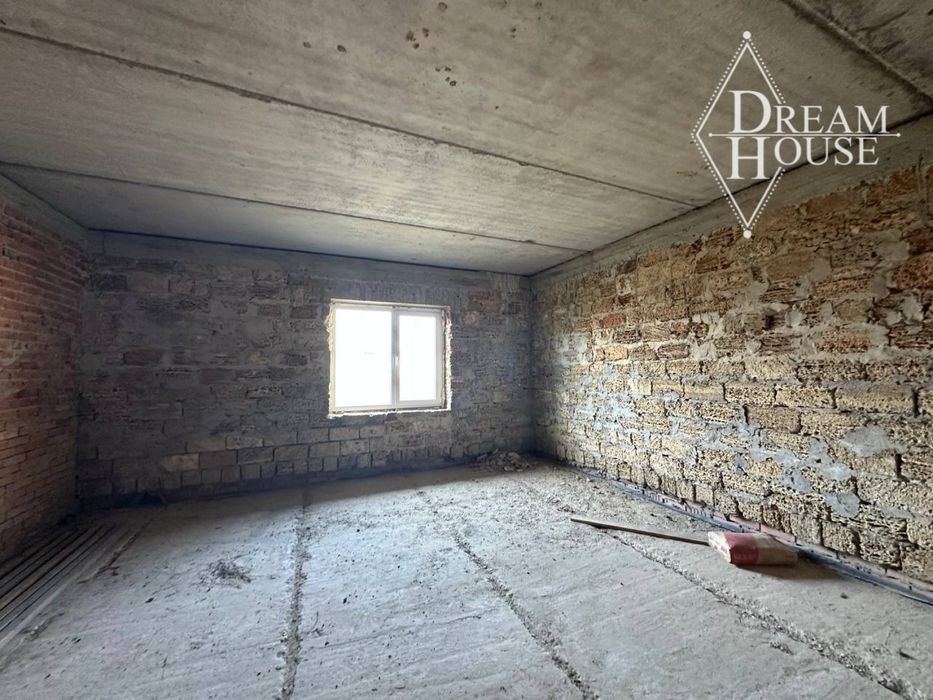 Продаж недобудованого будинку з гаражем для Фури