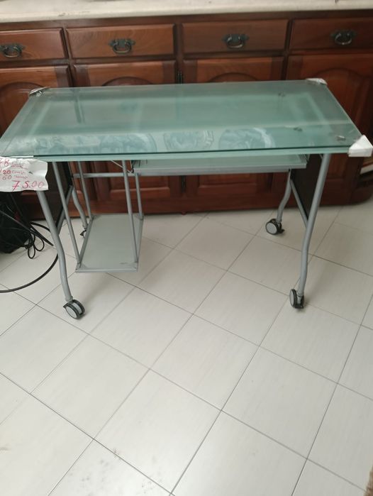 Secretária em vidro para computador - Em muito bom estado