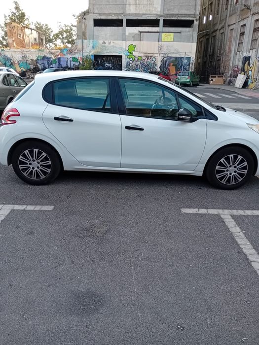Peugeot 208 1.0 12/2012