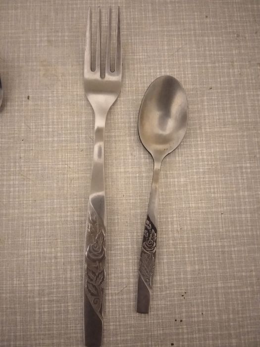 Ложки и вилки разные