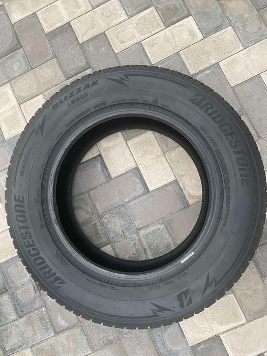 Шини  R-17/235/65 BRIDCESTONE зима
