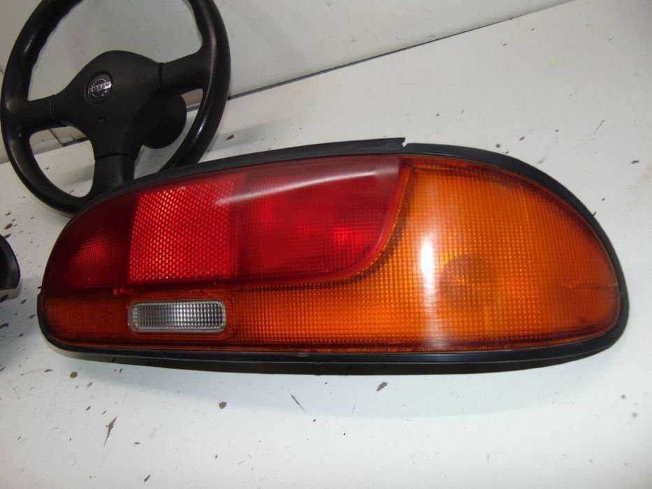 Nissan 100 nx farolins traseiros/Volante