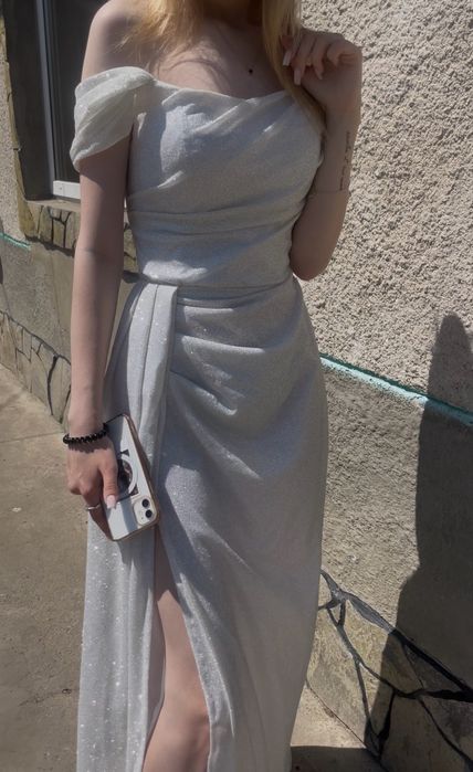 Випускне біле плаття