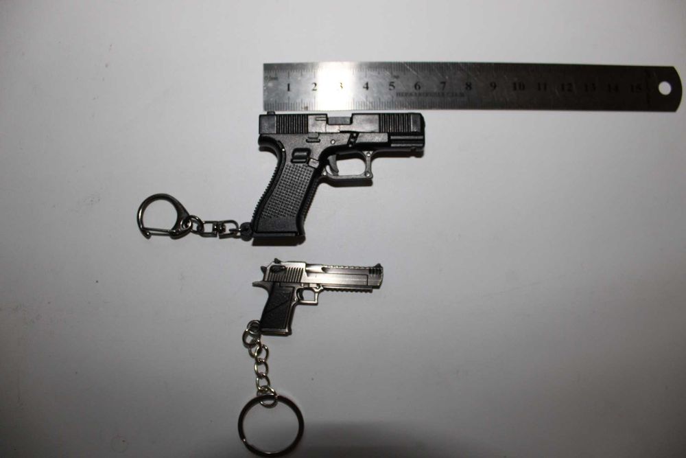 Стильний брелок пістолет Глок G45