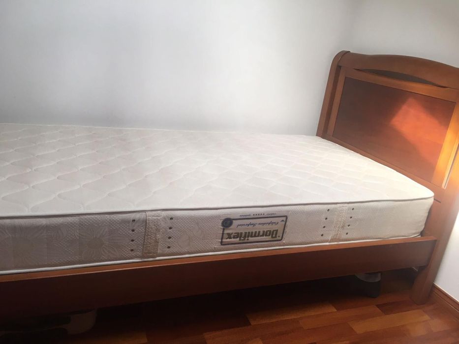 Cama e Colchão de Solteiro