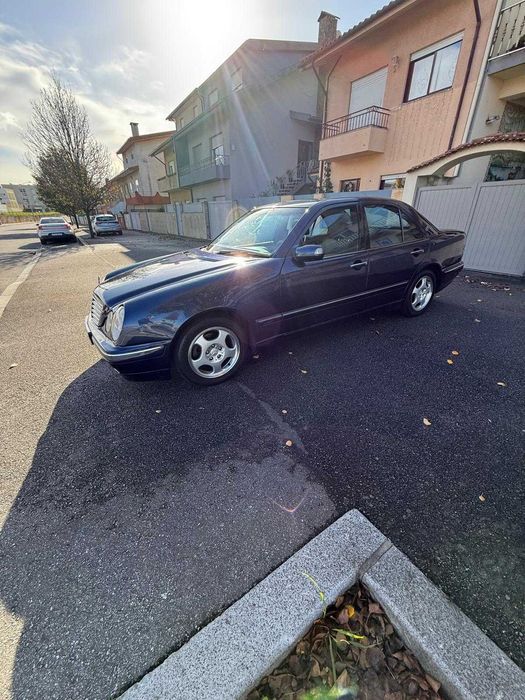 Mercedes E220 impecável