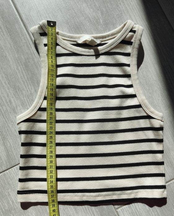 H&M S crop top w paski kremowy basic prążkowany