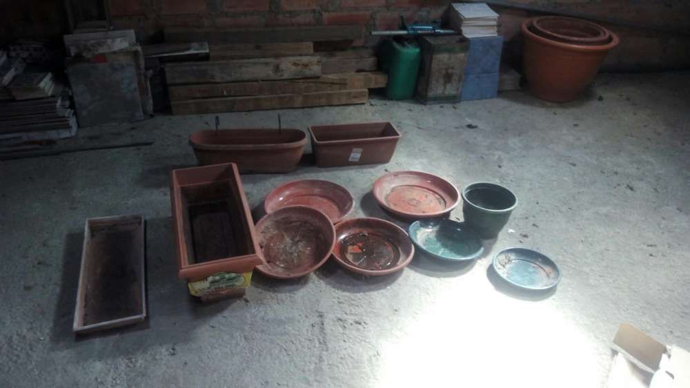 Lote de vasos grandes,pequenos, plástico,de barro e de parede