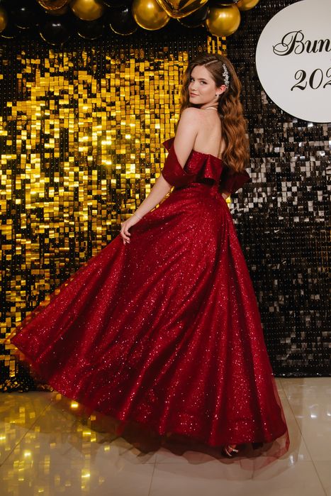 Блискуча випускна, вечірня сукня.