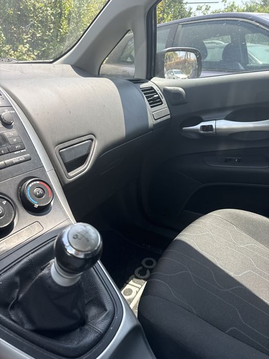 Toyota Auris — fotografia 12