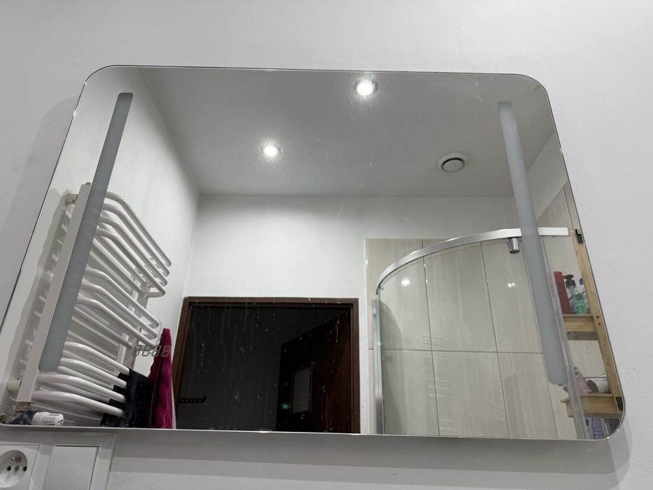 Lustro łazienkowe podświetlane led