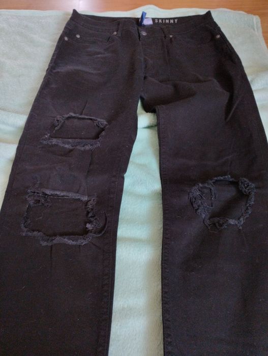 Spodnie dżinsy,czarne,dziury r.32