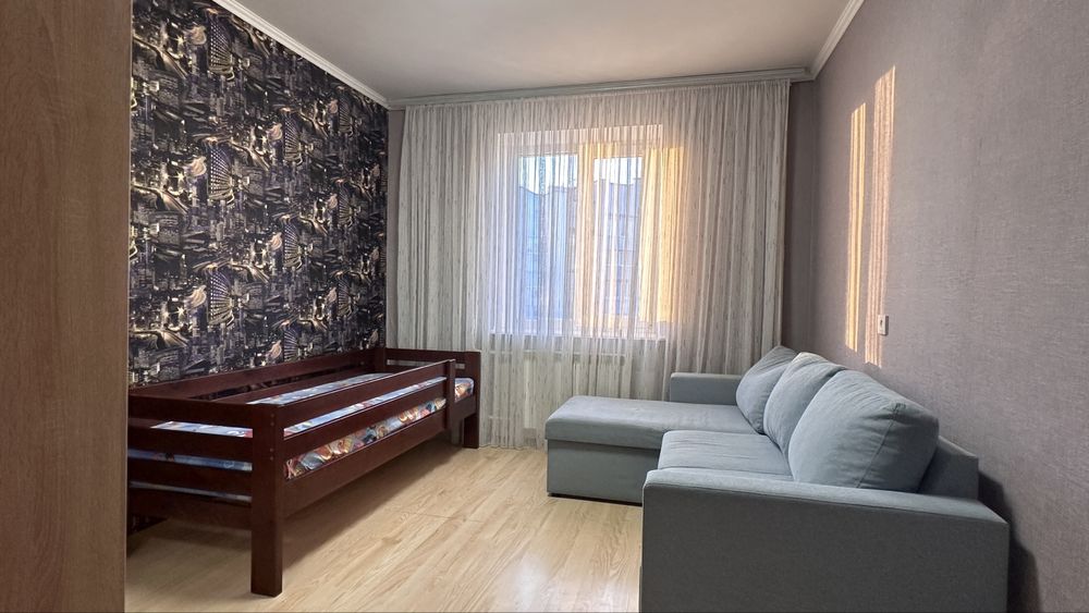 Продаж 3к  мікрорайон озерна