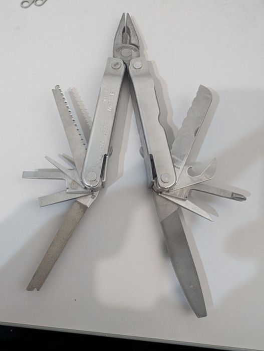 Leatherman wave.