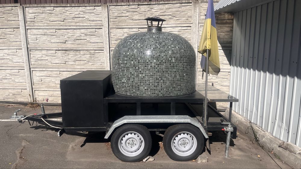Мобільна піч для піци на дровах.