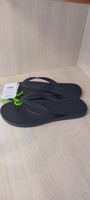 Нові шльопки для чоловіка фірми Crocs на довжину ступні 27см