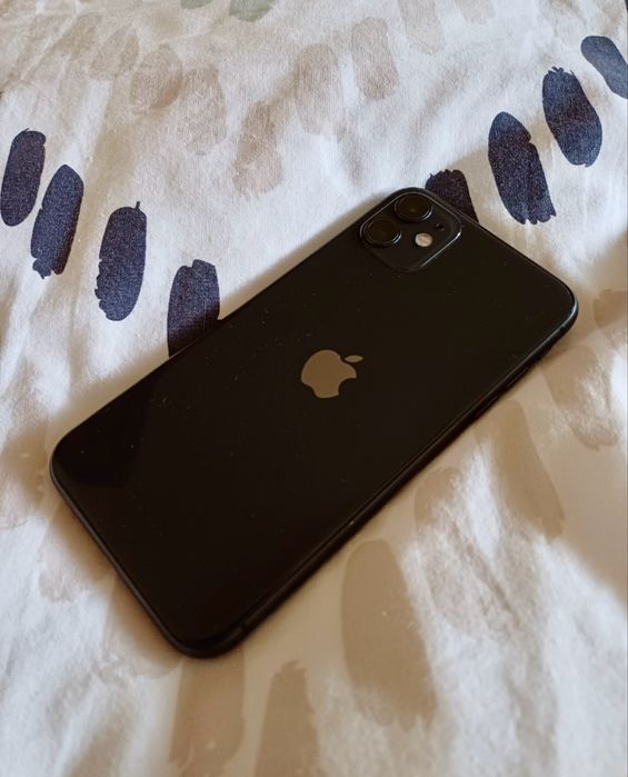 Iphone11 128gb czarny z etui i ładowarką, oryginalne pudełko