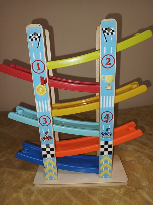 Dwie zjeżdżalnie dla samochodów