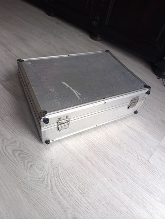 Walizka narzędziowa, kluczyk.