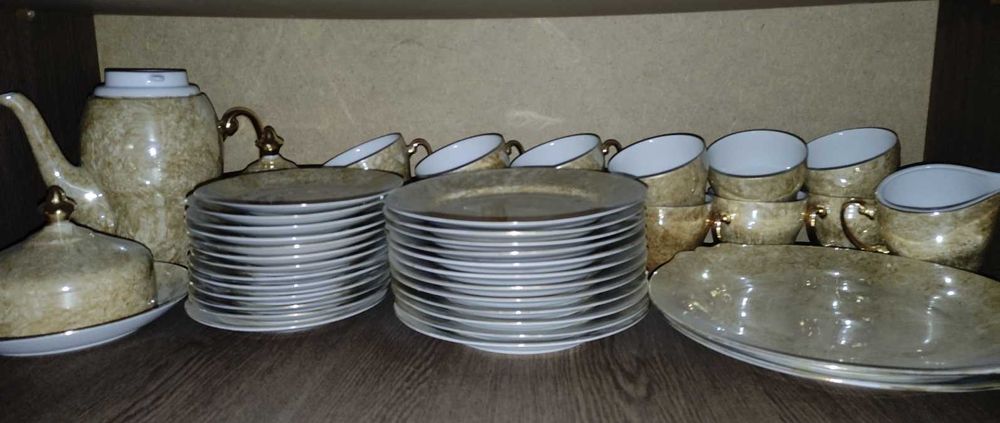 Кавовий сервіз 45 предметів на 12 осіб. Порцеляна. Позолота. Терміново