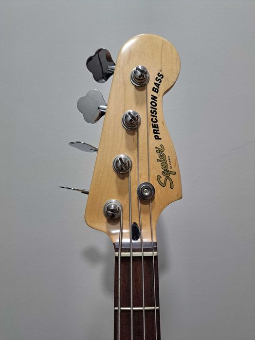 Baixo Fender Squier