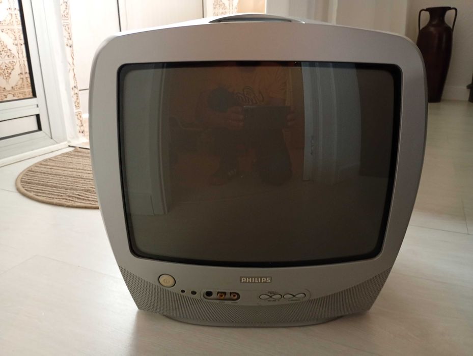 Televisor a cores CRT de 14 polegadas
