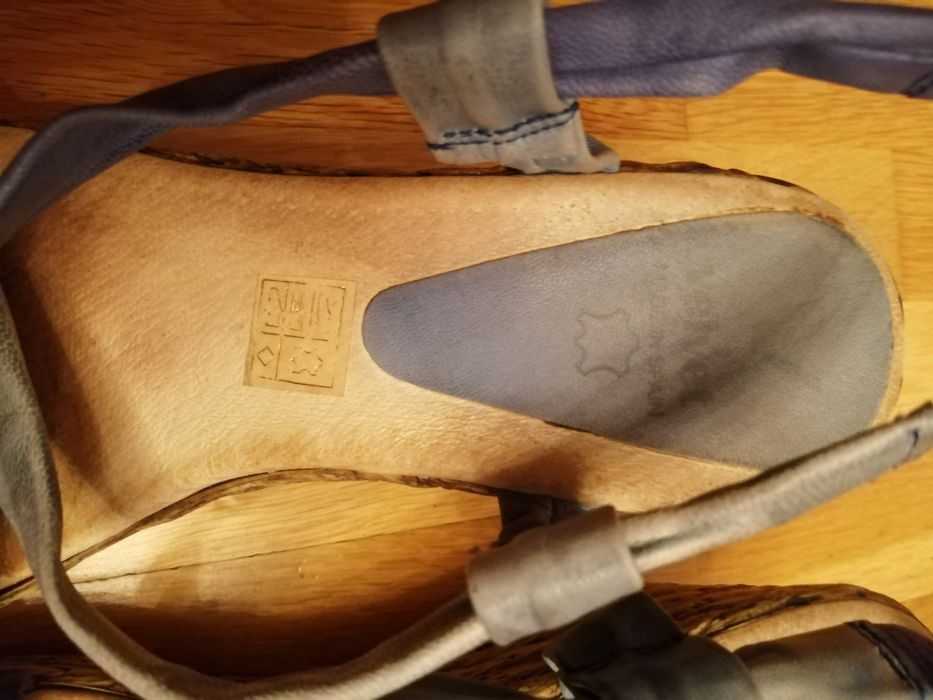 Sandałki skórzane, włoskie, r. 40